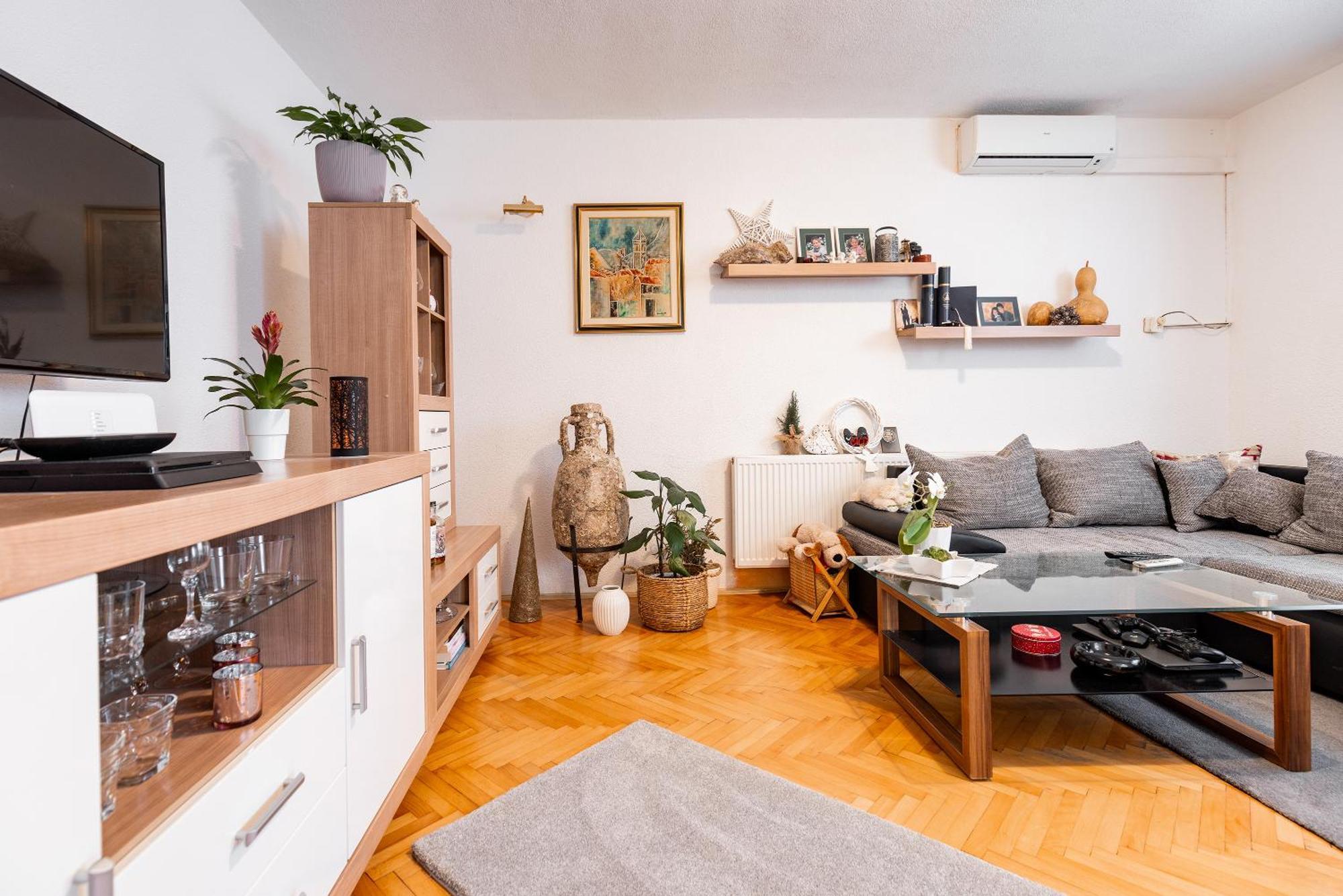 Apartman Nora Omis Luaran gambar