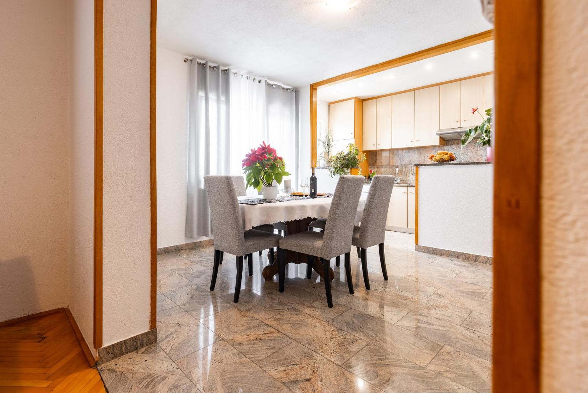 Apartman Nora Omis Luaran gambar