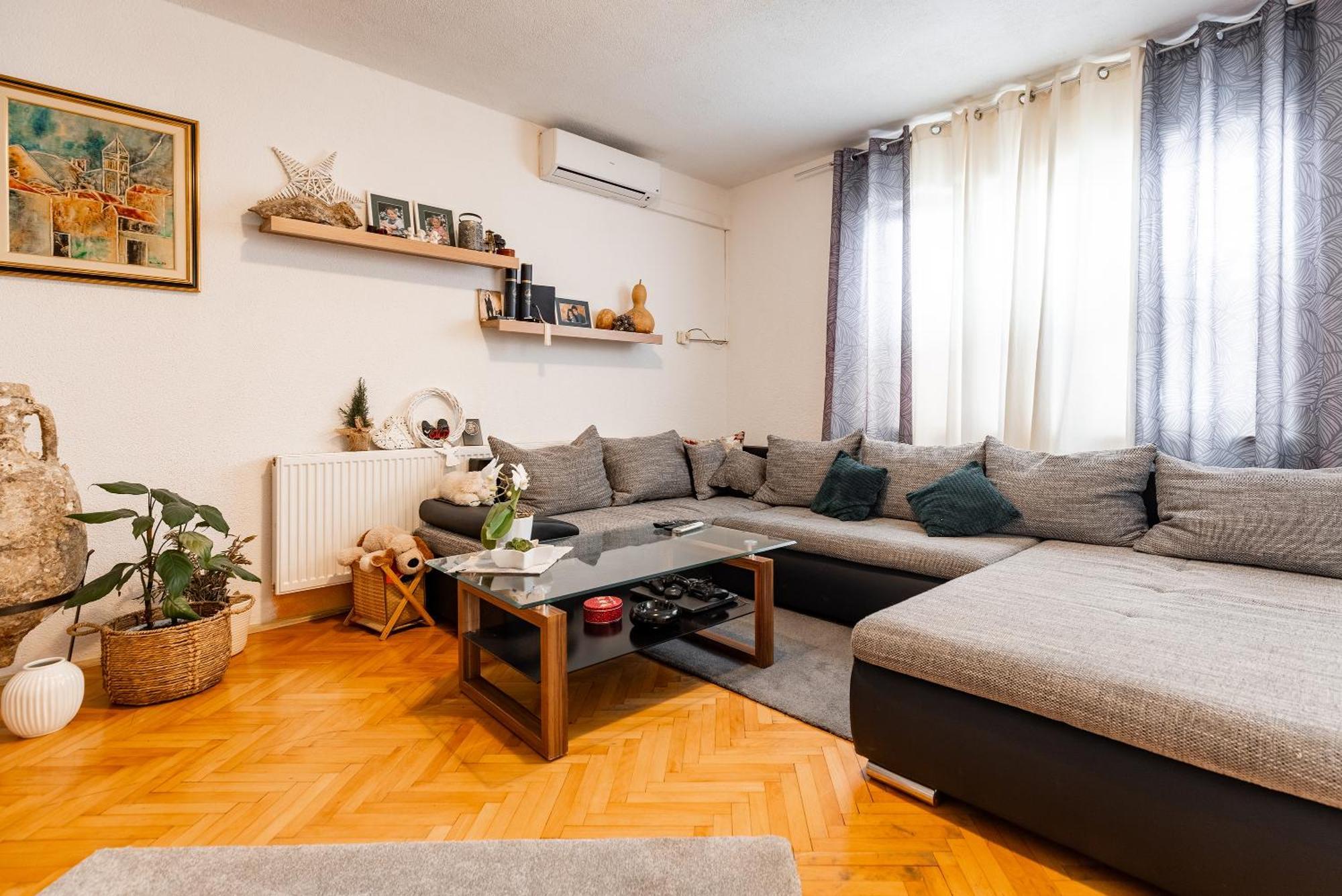 Apartman Nora Omis Luaran gambar